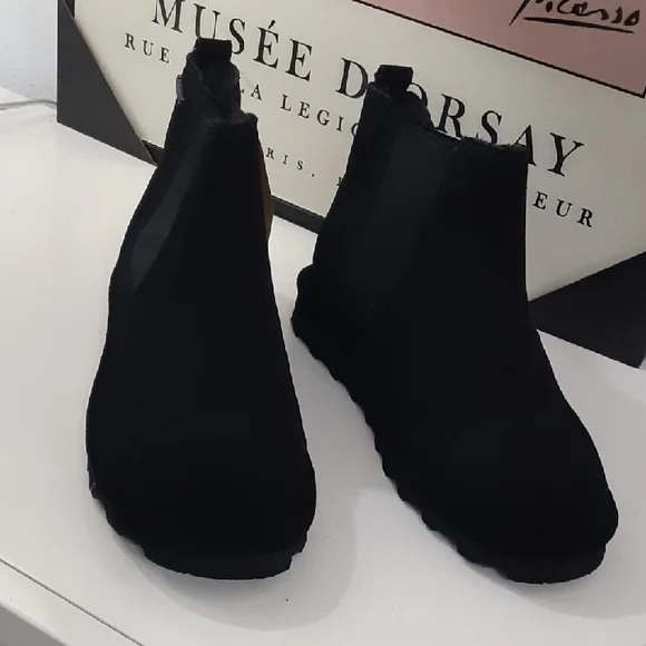 BearPaw Black Chelsea Boots - Picture 2 of 6